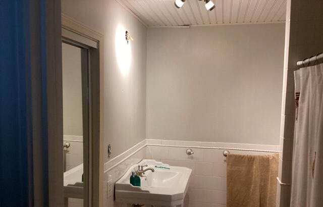 Drywall Repair in a bathroom.