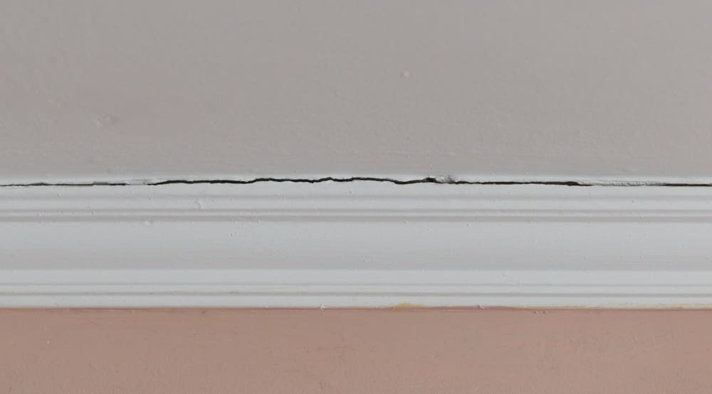 Read more about the article How to Fix Settling Cracks in House Walls and Ceilings